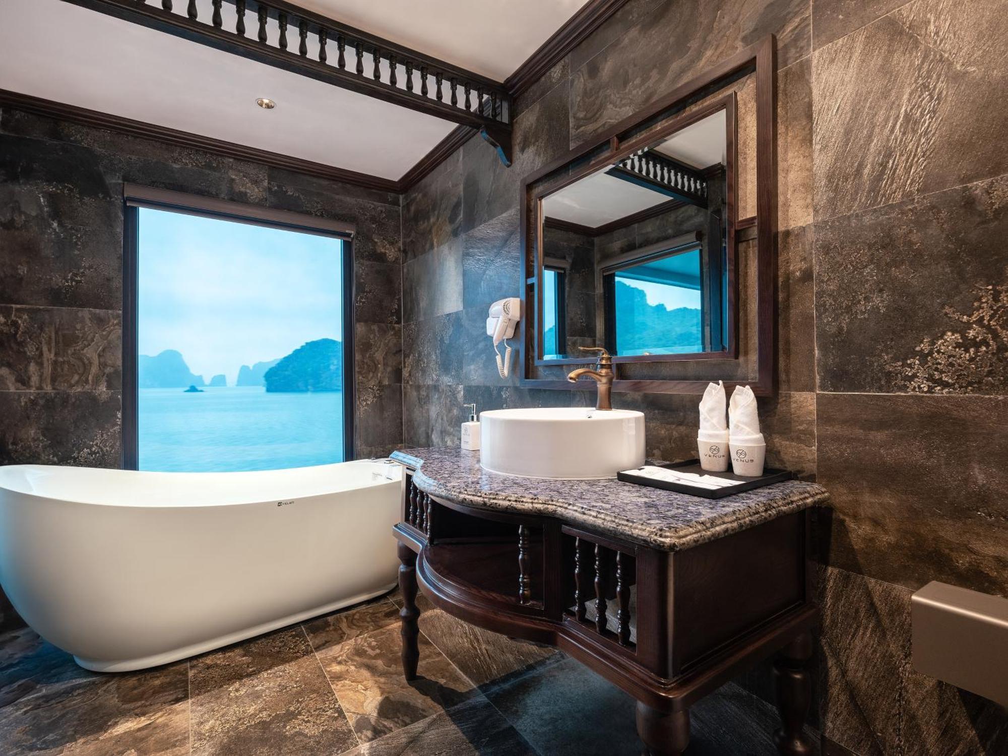 Hotel Era Premium Cruises Halong à Hạ Long Extérieur photo